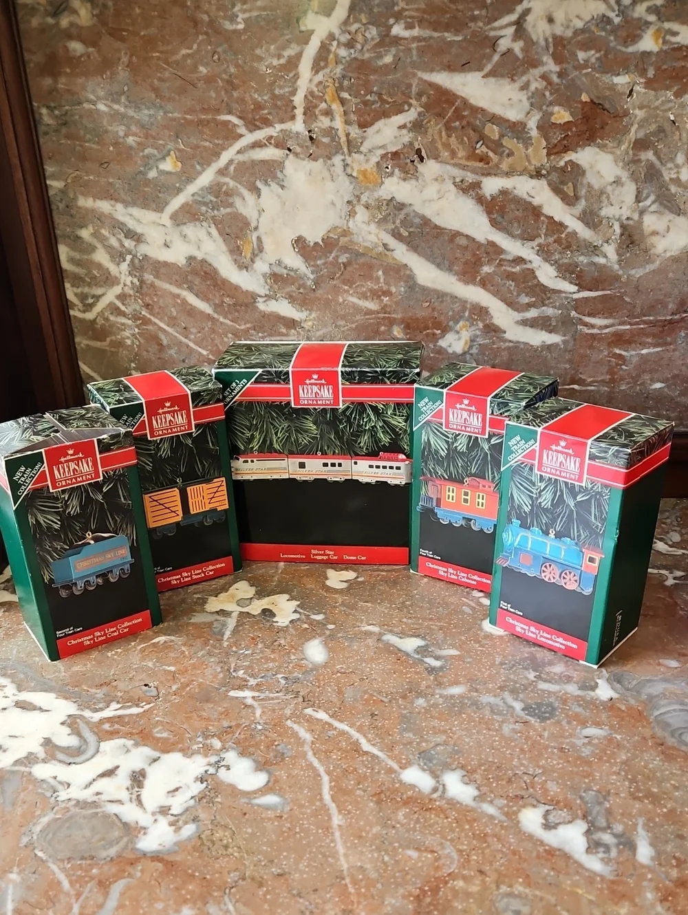 NWT Vintage 90's Hallmark Christmas Skyline Collection Train Set
